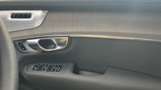 Volvo XC90 2.0 T8 PHEV Ultra Dark 5dr AWD Geartronic Estate